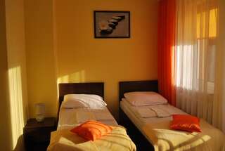 Отель Hotel w Dobieszkowie Стрыкув Двухместный номер эконом-класса с 2 отдельными кроватями-4